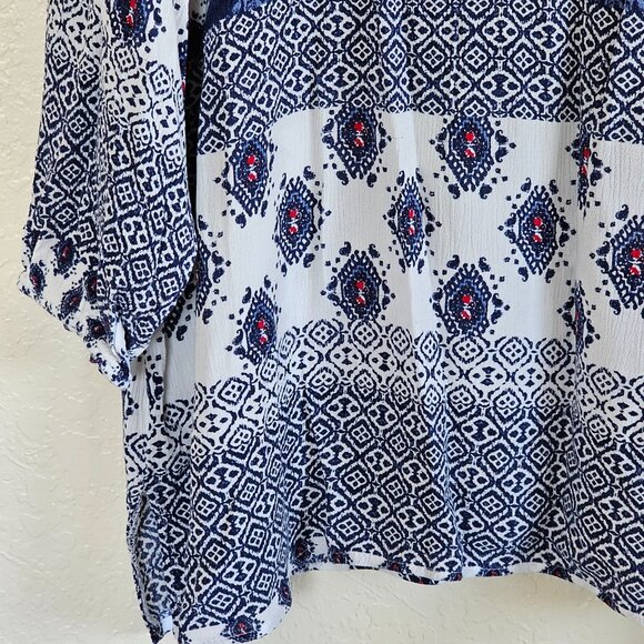 Boho-Chic Avenue Women's Tunic Top Size 22/24 Blue & White Patterned Rayon - Picture 4 of 7